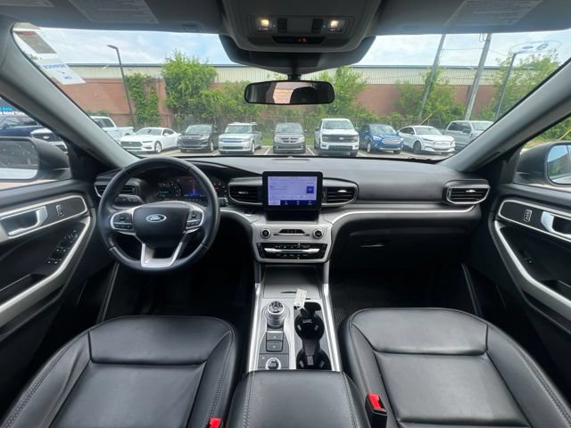 Used 2023 Ford Explorer XLT w/ Equipment Group 202A AWD/4WD image 17