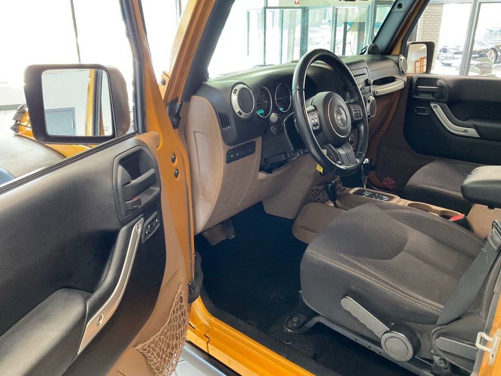 Used 2014 Jeep Wrangler Unlimited Rubicon image 8