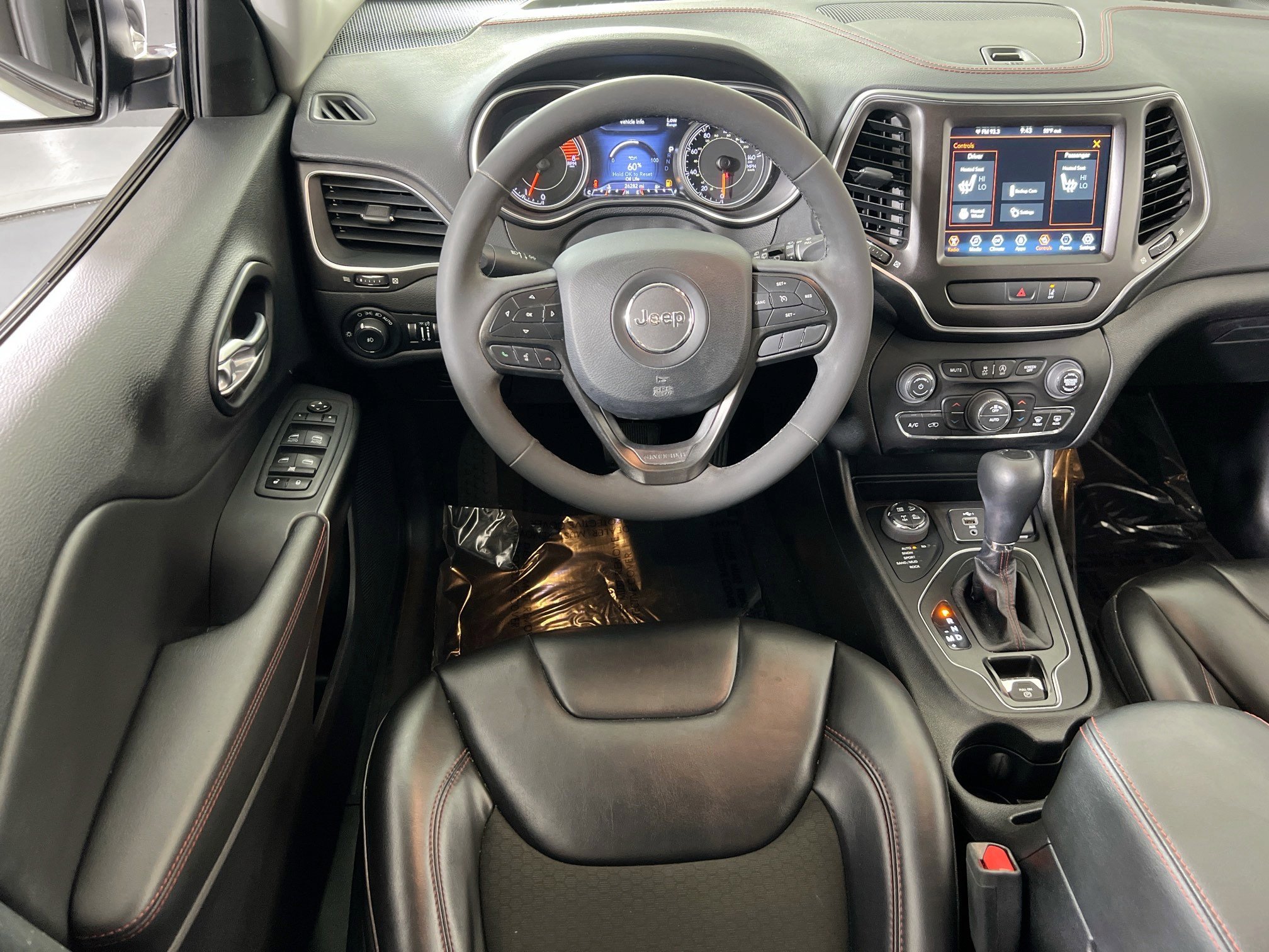 Used 2022 Jeep Cherokee Trailhawk w/ Comfort/Convenience Group AWD/4WD image 21