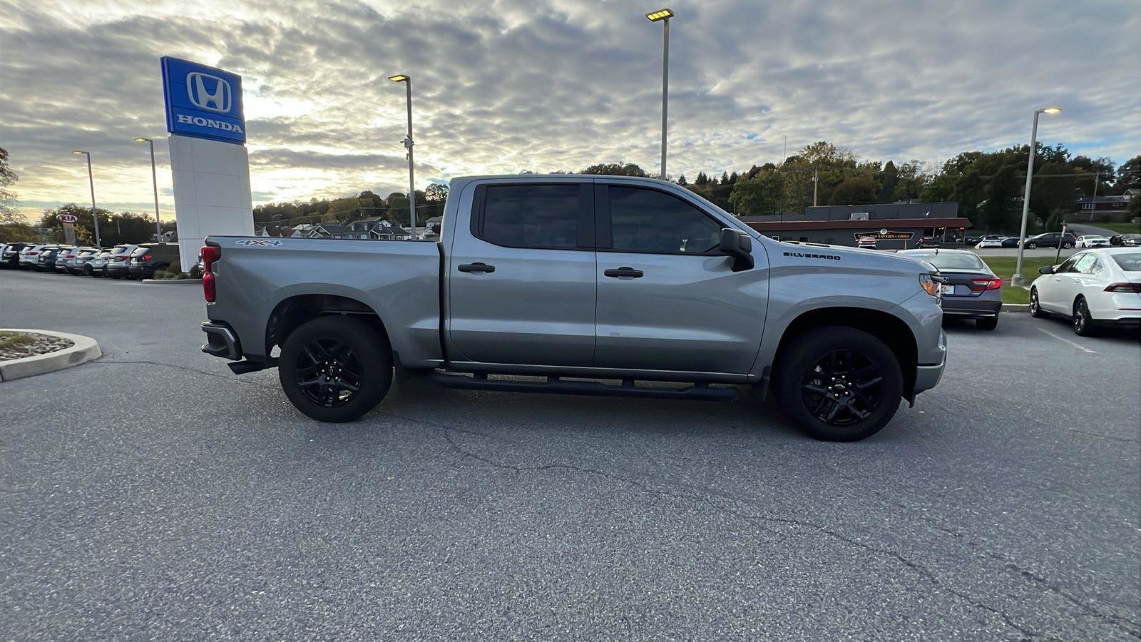 Used 2025 Chevrolet Silverado 1500 Custom w/ Turbomax Blackout Package image 3