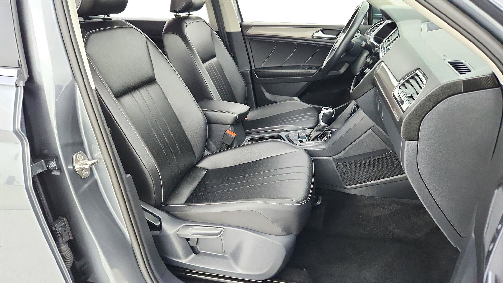 Used 2024 Volkswagen Tiguan SE image 36