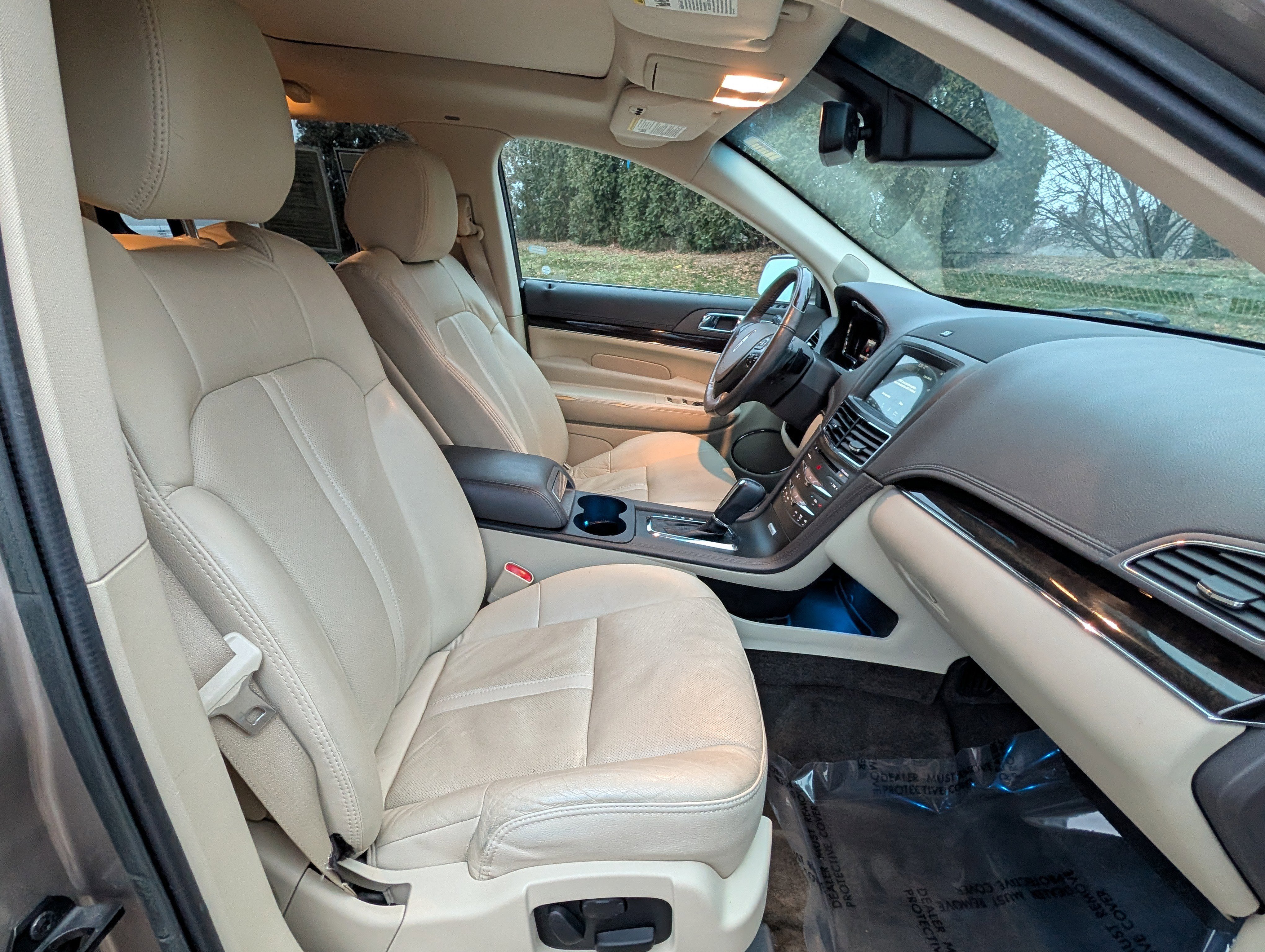 Used 2018 Lincoln MKT AWD image 12