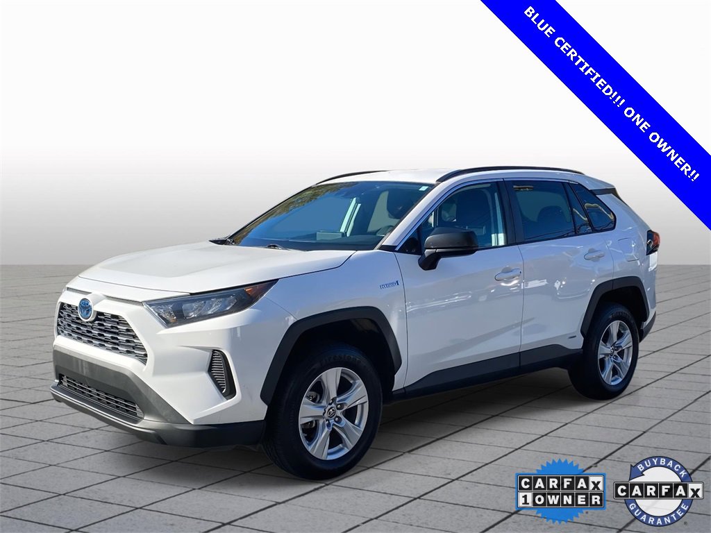 Used 2021 Toyota RAV4 LE image 3