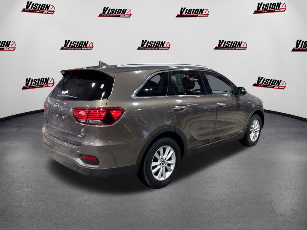 Used 2019 Kia Sorento LX w/ LX Convenience Package image 5