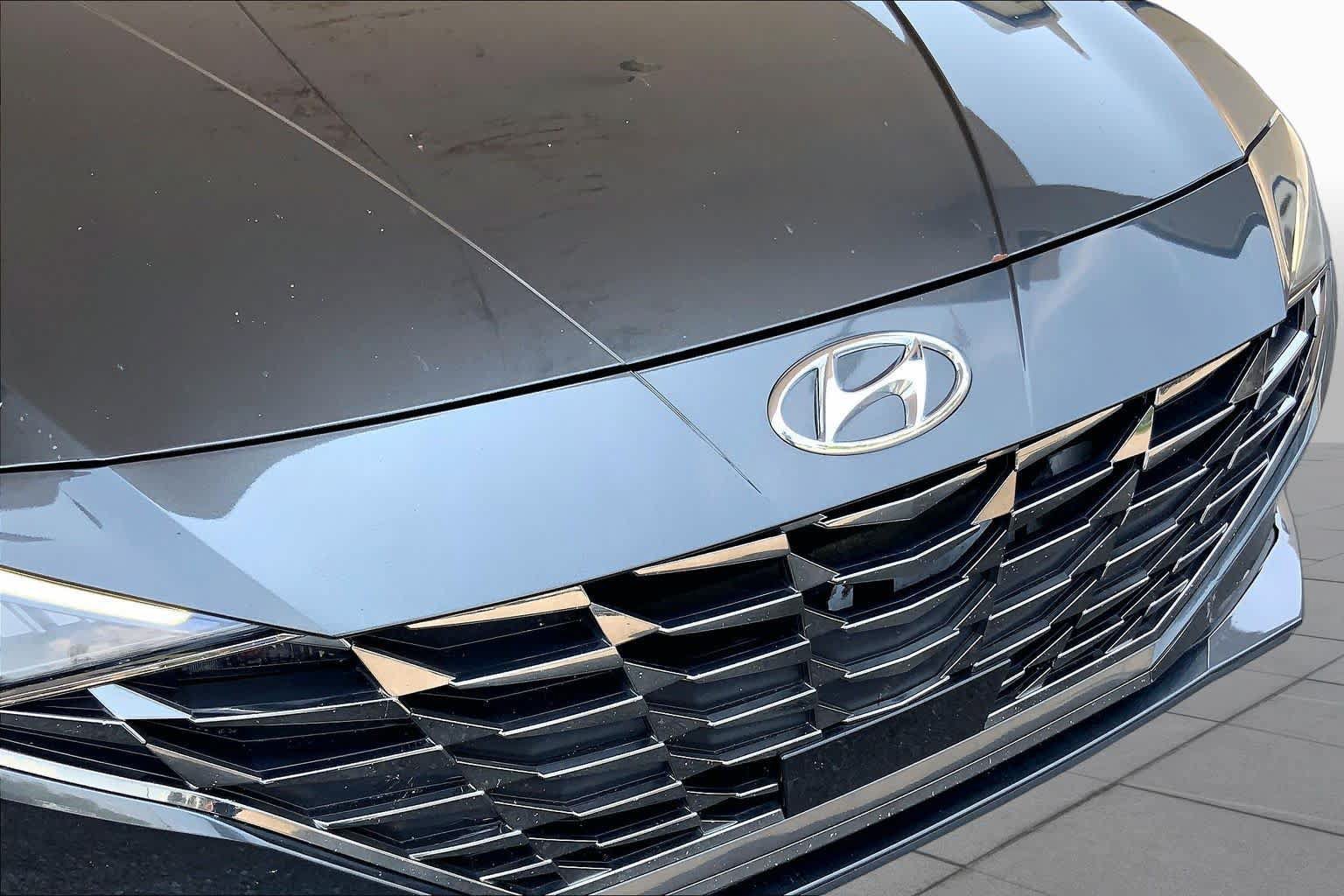 Used 2022 Hyundai Elantra SEL w/ Convenience + Premium Package FWD image 32