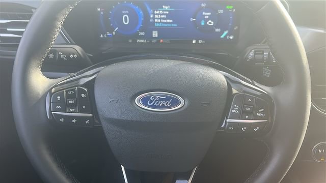 Used 2021 Ford Escape Titanium image 24