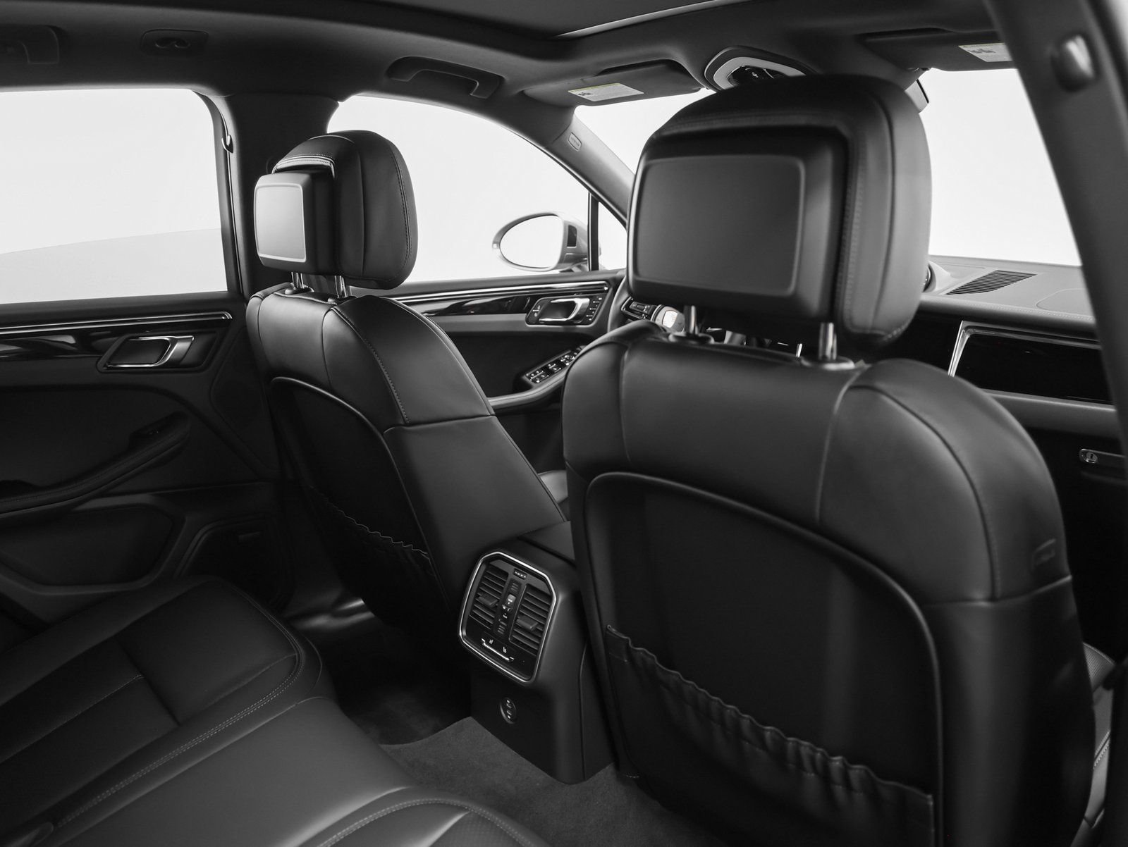 New 2026 Porsche Macan Turbo image 28