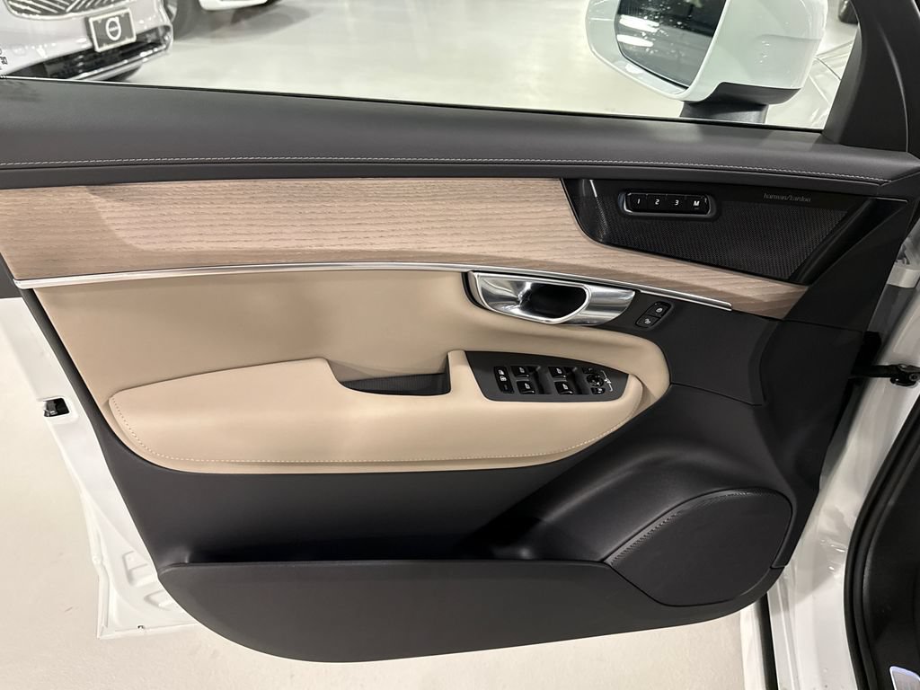 Used 2026 Volvo XC90 B6 Plus w/ Protection Package Premier AWD/4WD image 9