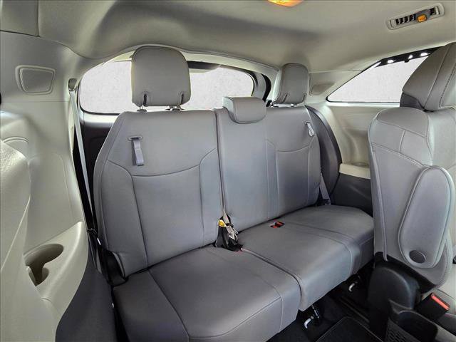 Used 2023 Toyota Sienna Limited FWD image 19