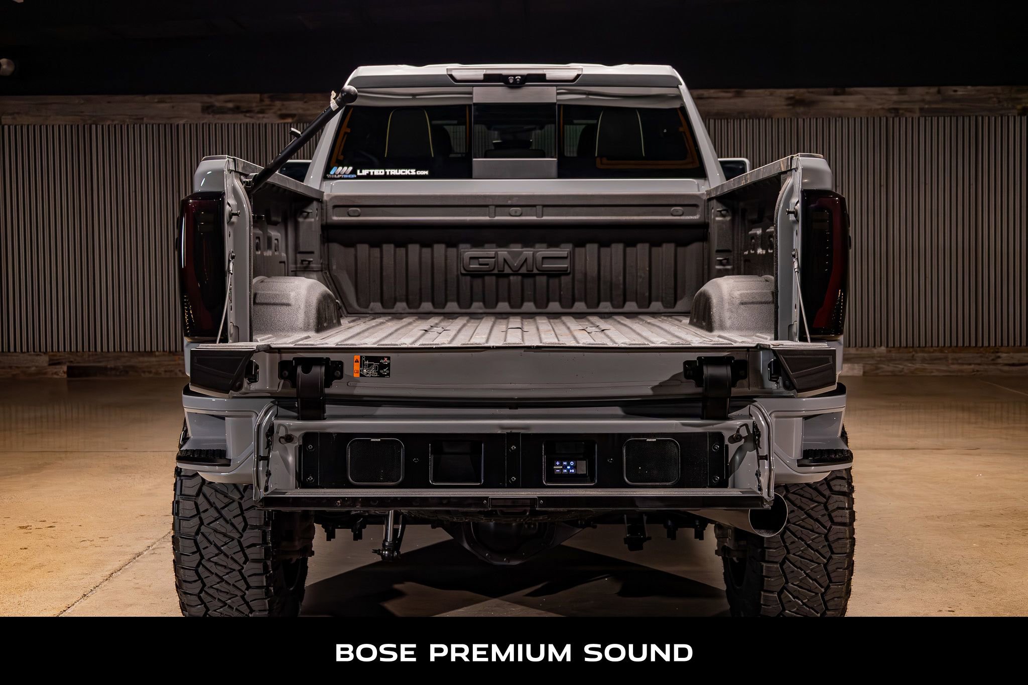 Used 2025 GMC Sierra 2500 AT4X image 9