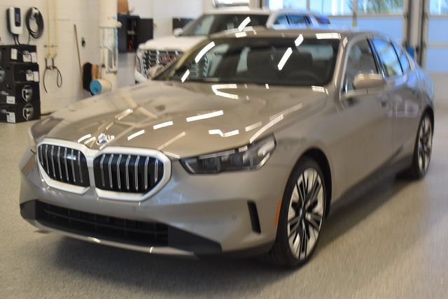 New 2027 BMW 530i xDrive w/ Premium Package AWD/4WD image 9