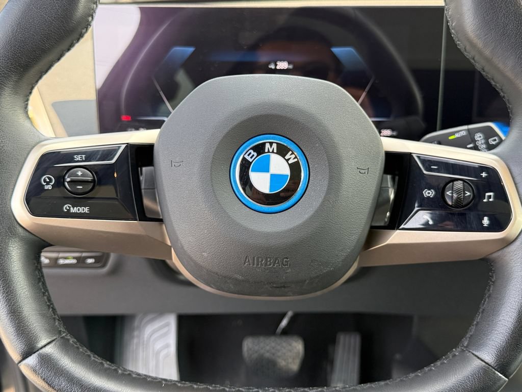 Used 2025 BMW iX xDrive50 AWD/4WD image 19