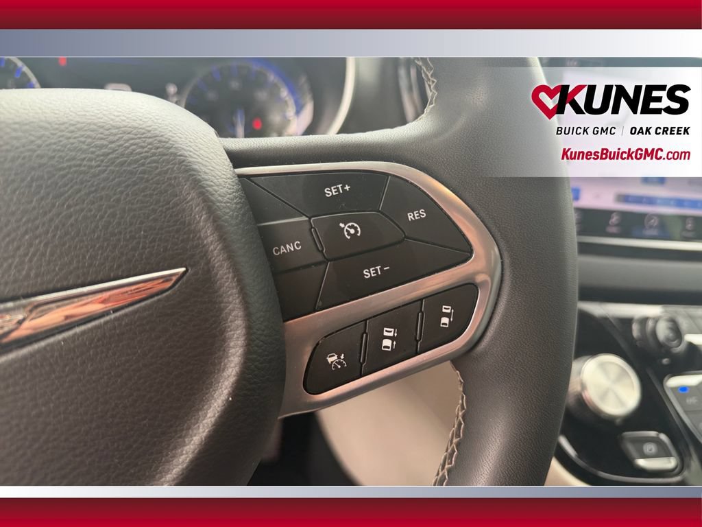 Used 2024 Chrysler Pacifica Touring-L FWD image 18