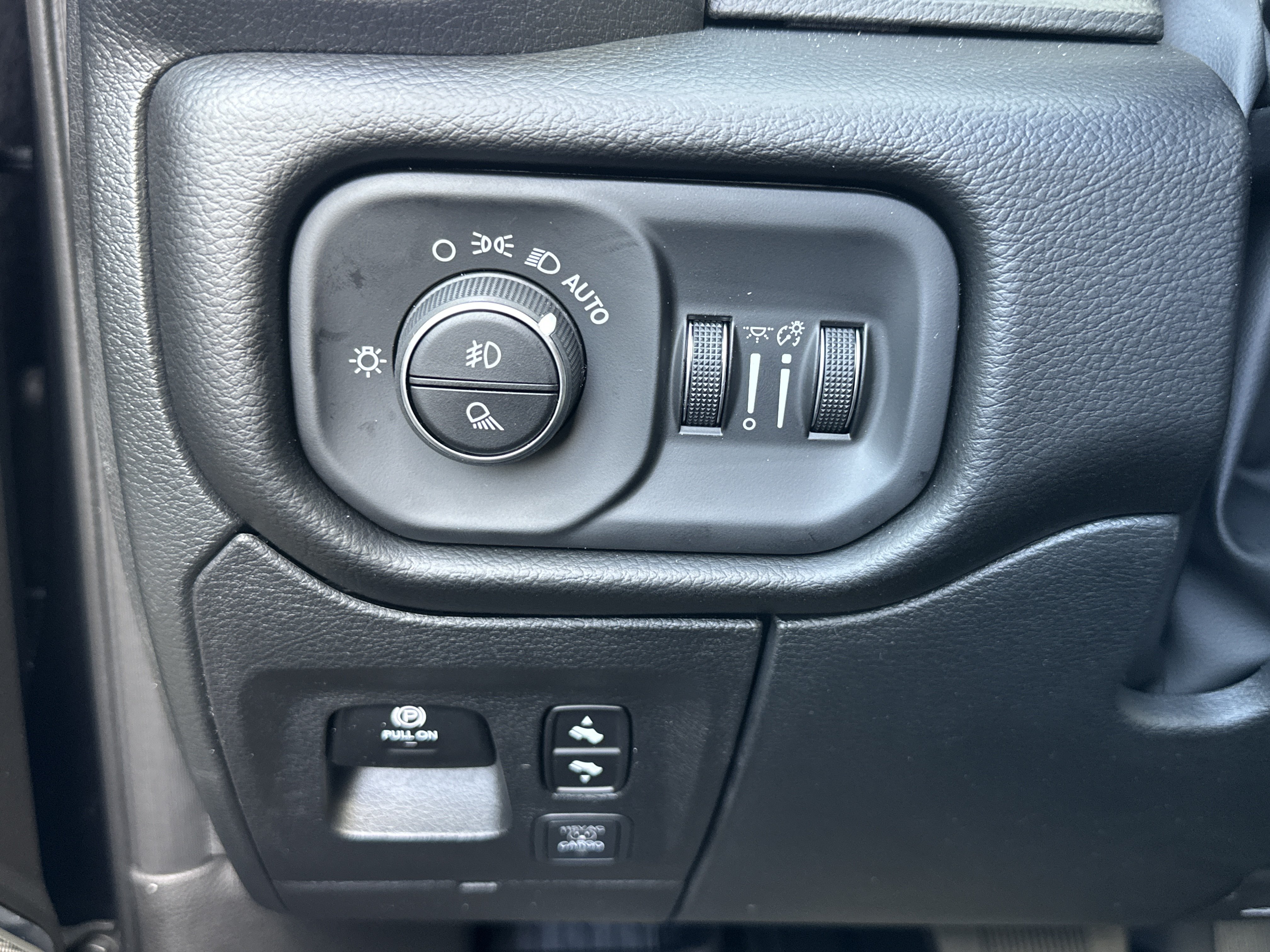 New 2027 RAM 1500 Laramie AWD/4WD image 12