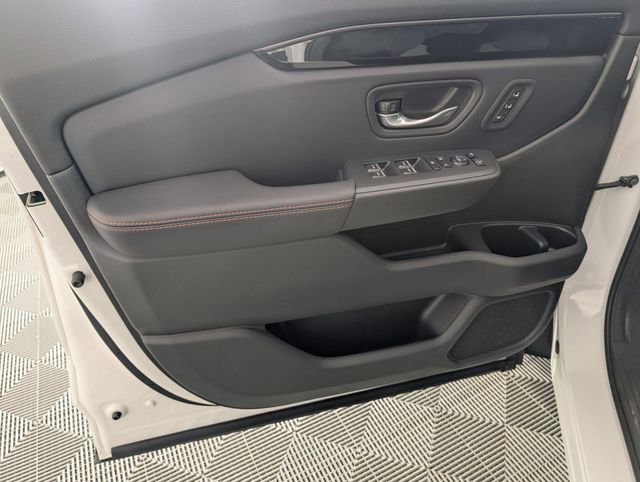 Used 2025 Honda Pilot TrailSport image 10