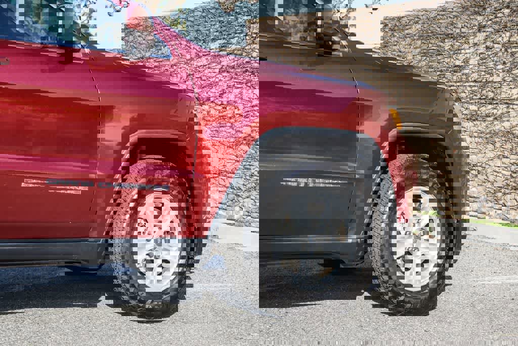 Used 2016 Jeep Grand Cherokee Laredo w/ Quick Order Package 23E image 11