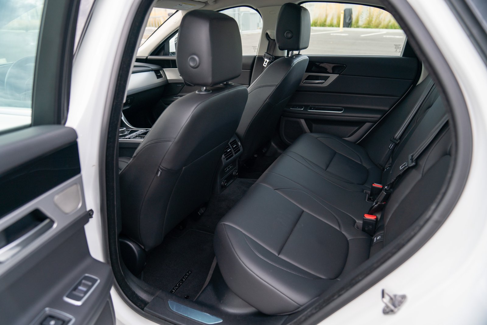Used 2018 Jaguar XF Premium AWD/4WD image 22