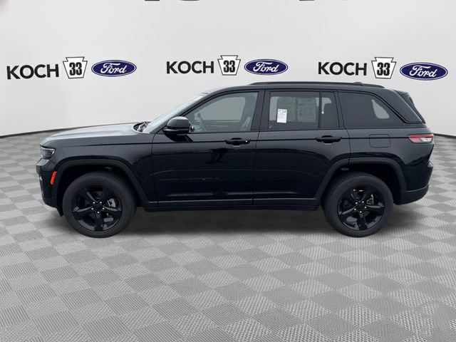 Used 2023 Jeep Grand Cherokee Altitude image 4