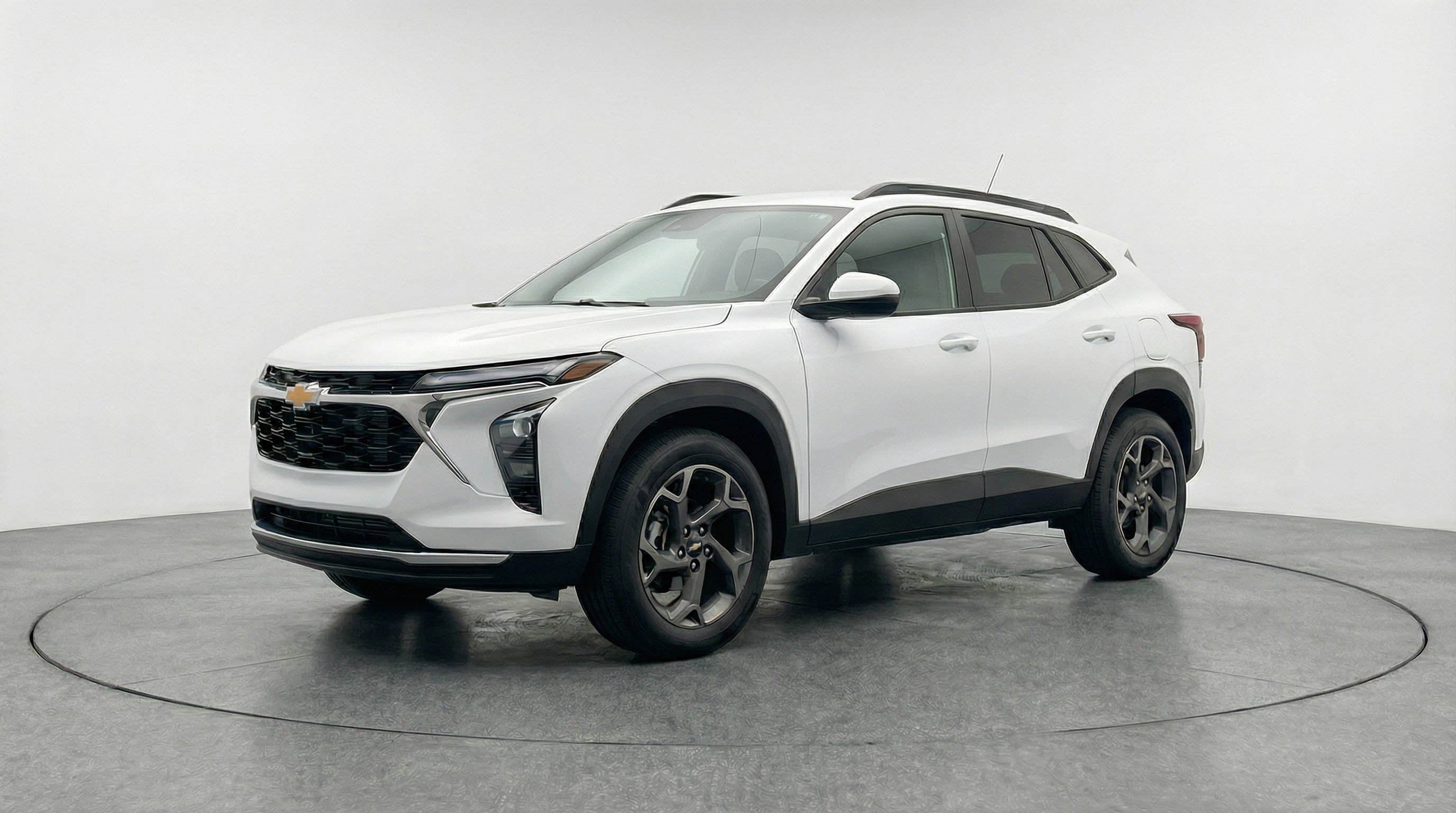 Used 2025 Chevrolet Trax LT w/ LT Convenience Package FWD image 3