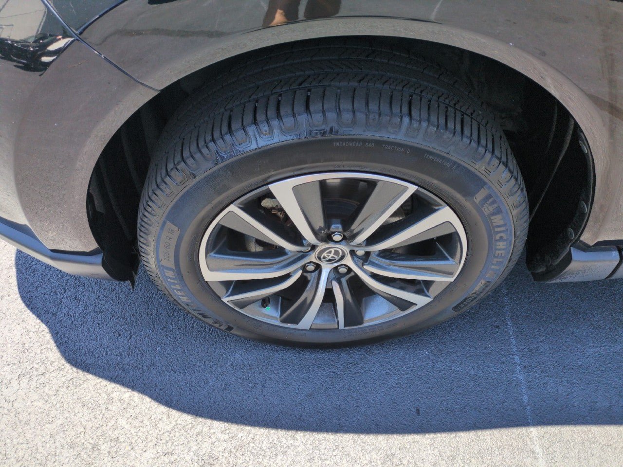 Used 2021 Toyota Venza LE AWD/4WD image 9