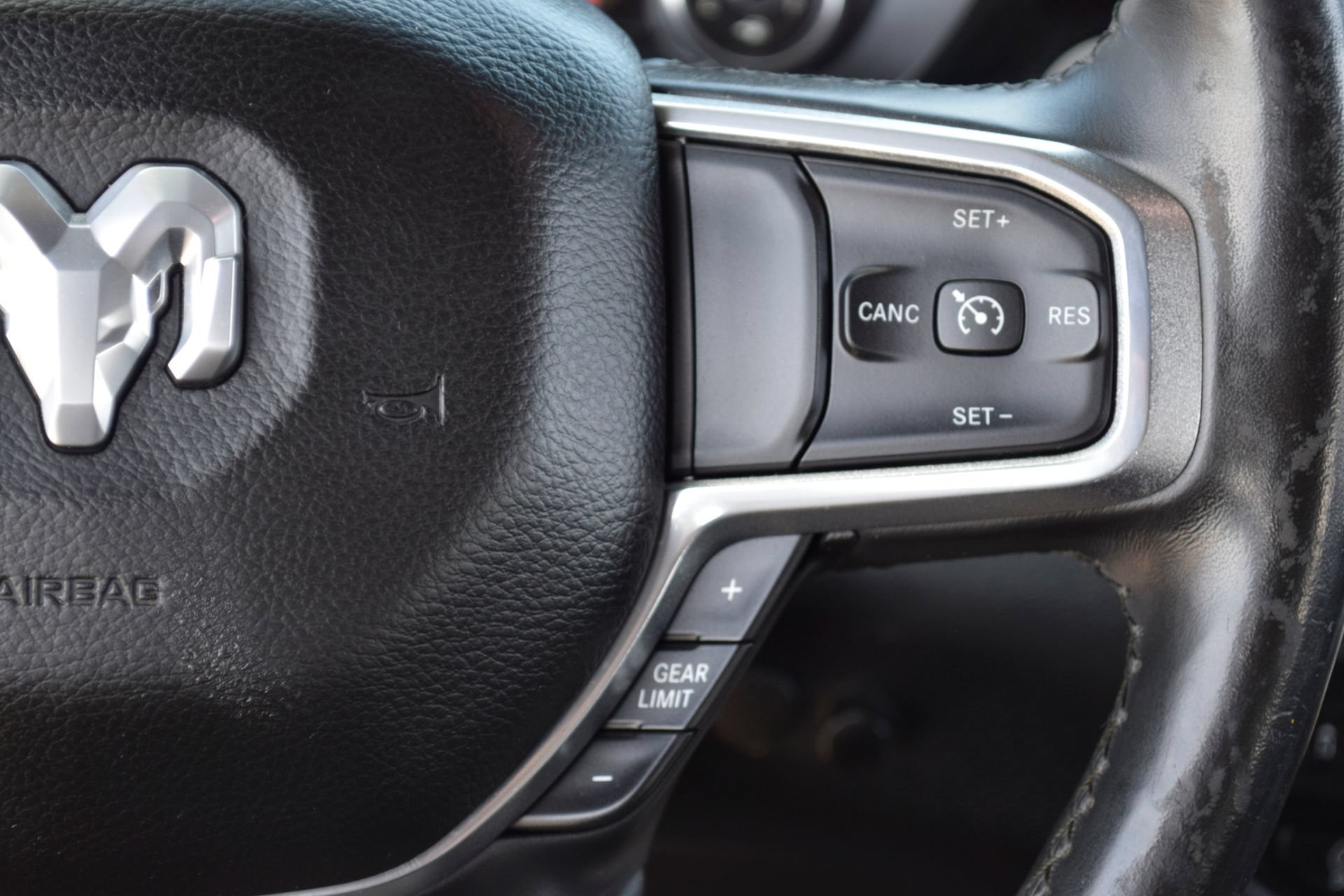 Used 2019 RAM 1500 Laramie AWD/4WD image 7