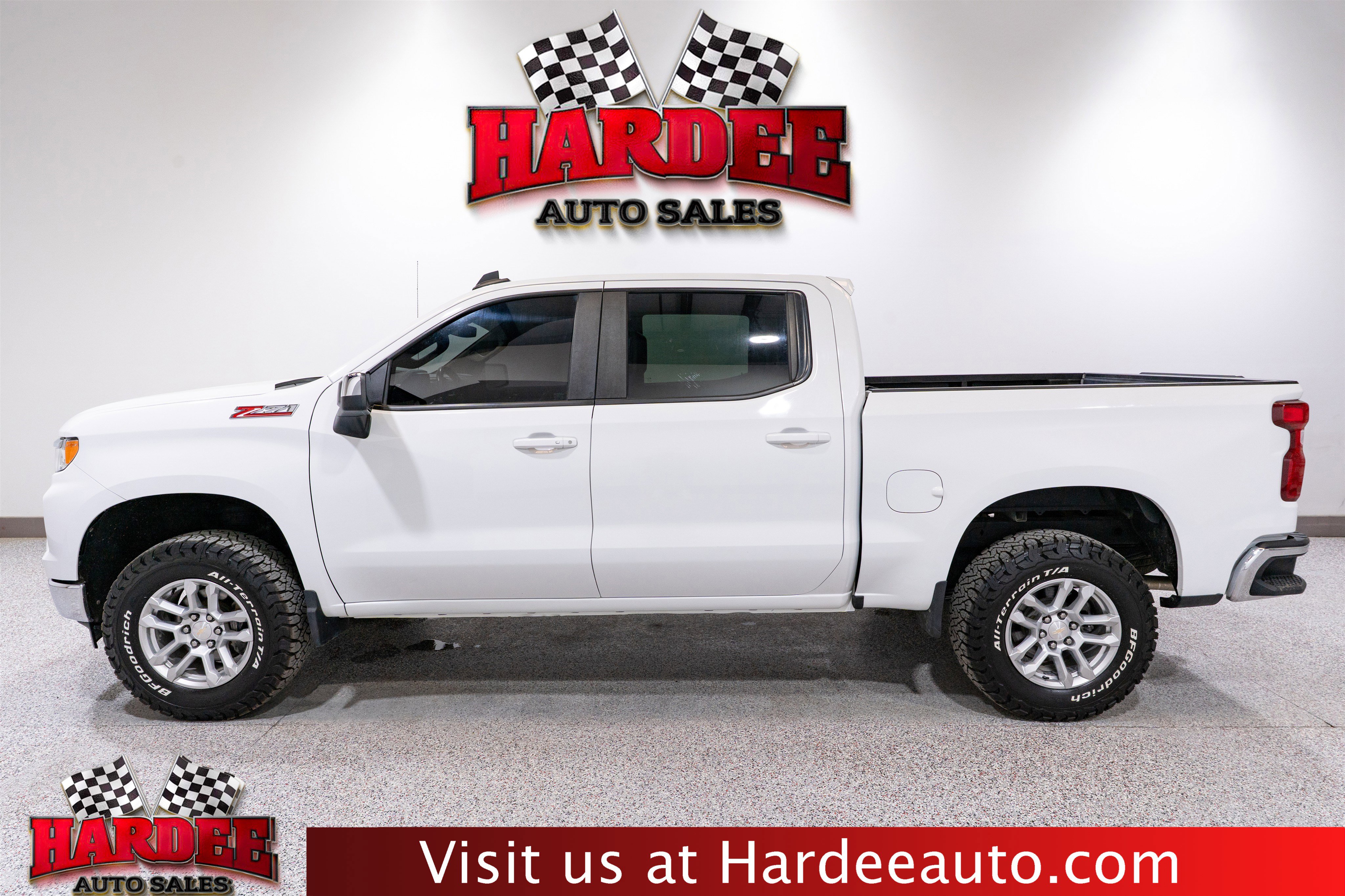 Used 2022 Chevrolet Silverado 1500 LT w/ Z71 Off-Road Package image 1