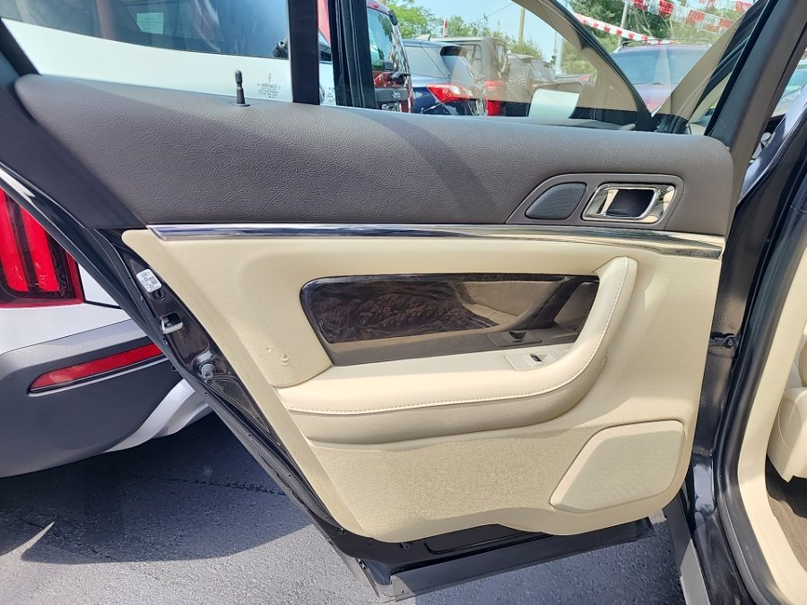 Used 2014 Lincoln MKS w/ Equipment Group 101A FWD image 32