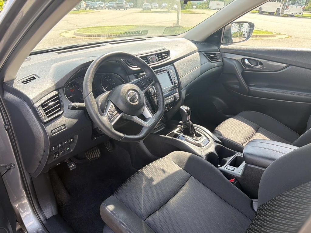 Used 2020 Nissan Rogue SV AWD/4WD image 3