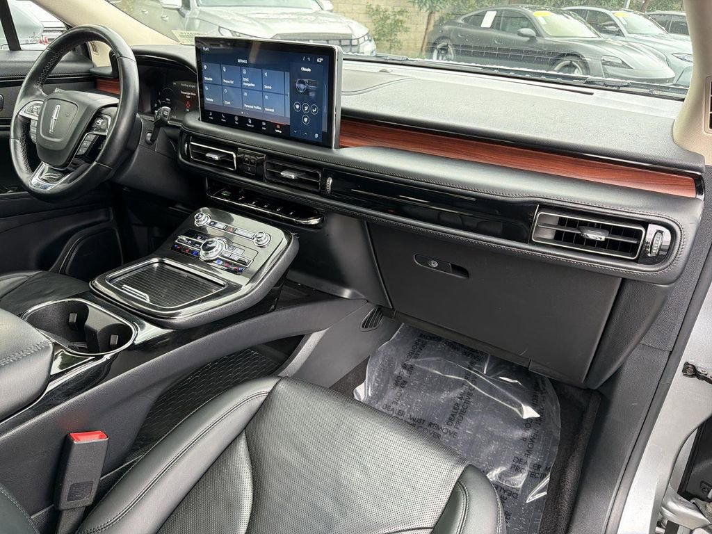 Used 2023 Lincoln Nautilus Reserve image 32