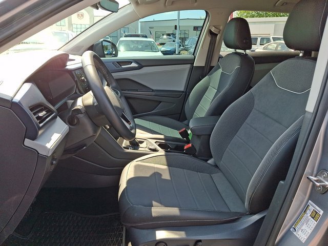 Certified 2024 Volkswagen Taos SE AWD/4WD image 17