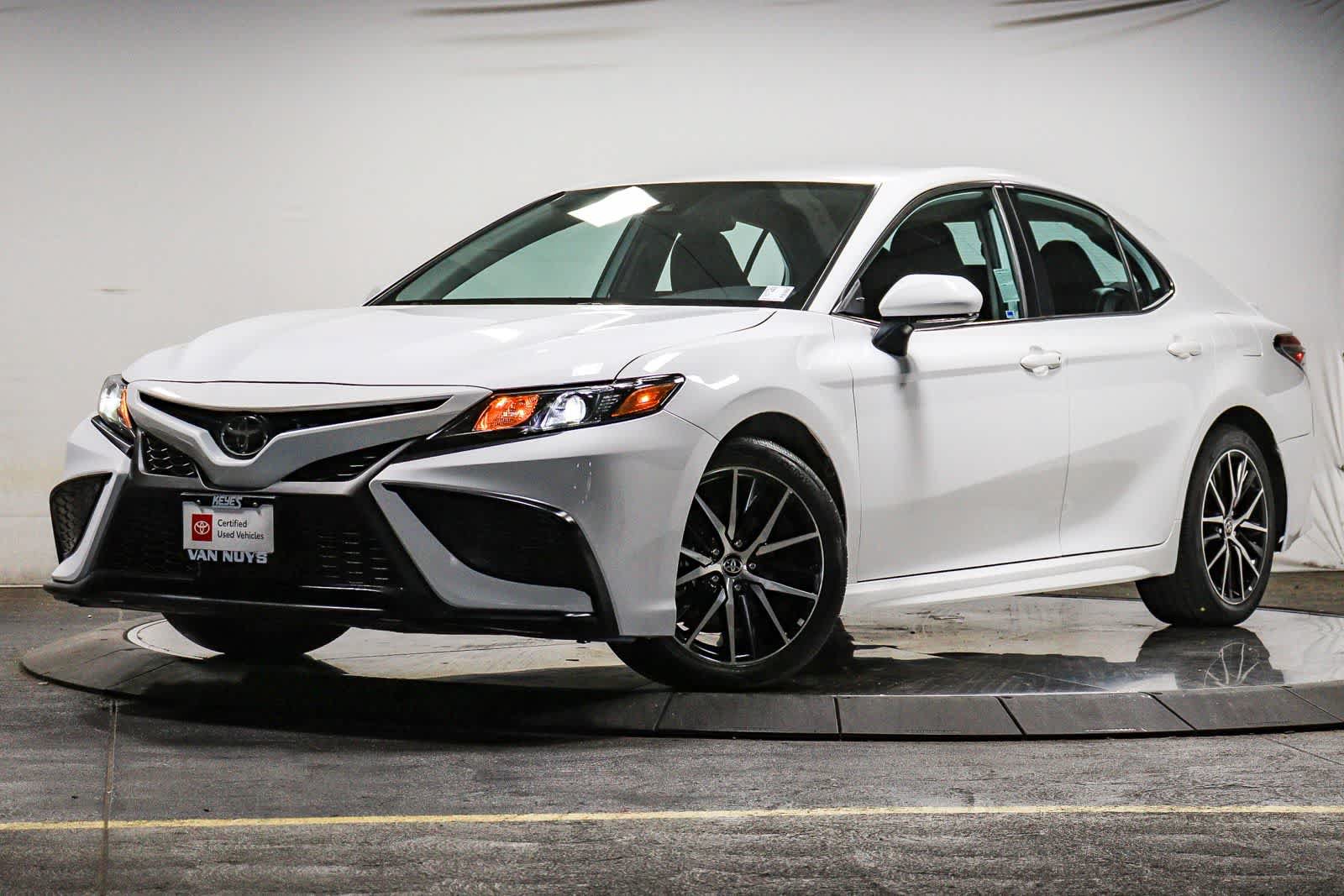 Certified 2023 Toyota Camry SE FWD image 1