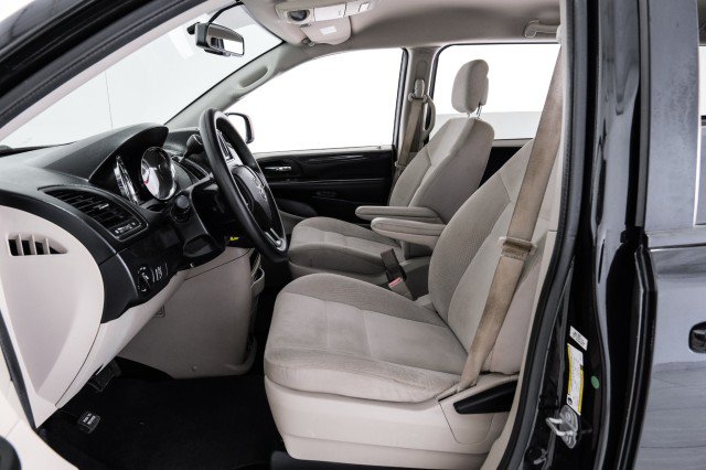 Used 2018 Dodge Grand Caravan SE w/ UConnect Hands-Free Group FWD image 26