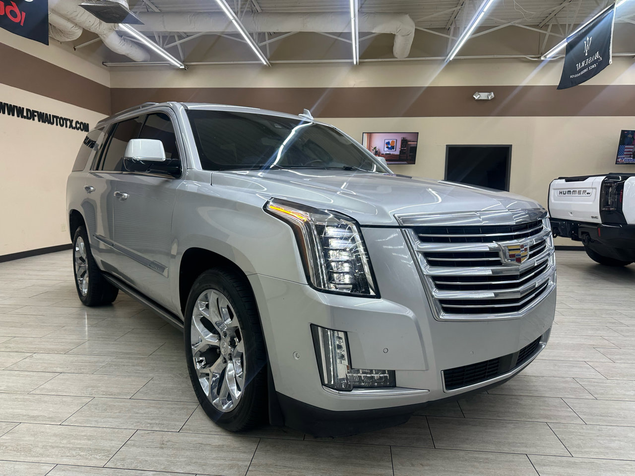 Used 2017 Cadillac Escalade Platinum AWD/4WD image 5