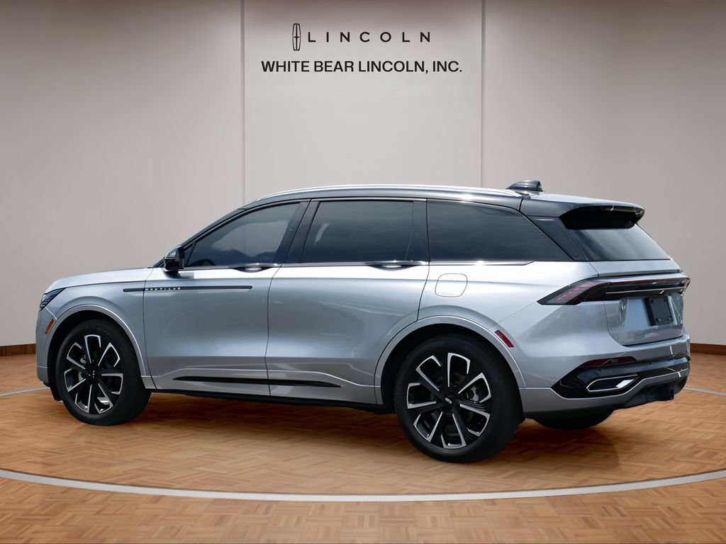 Used 2025 Lincoln Nautilus Reserve AWD/4WD image 7