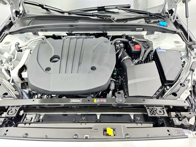 Certified 2025 Volvo V60 B5 Cross Country Plus image 34