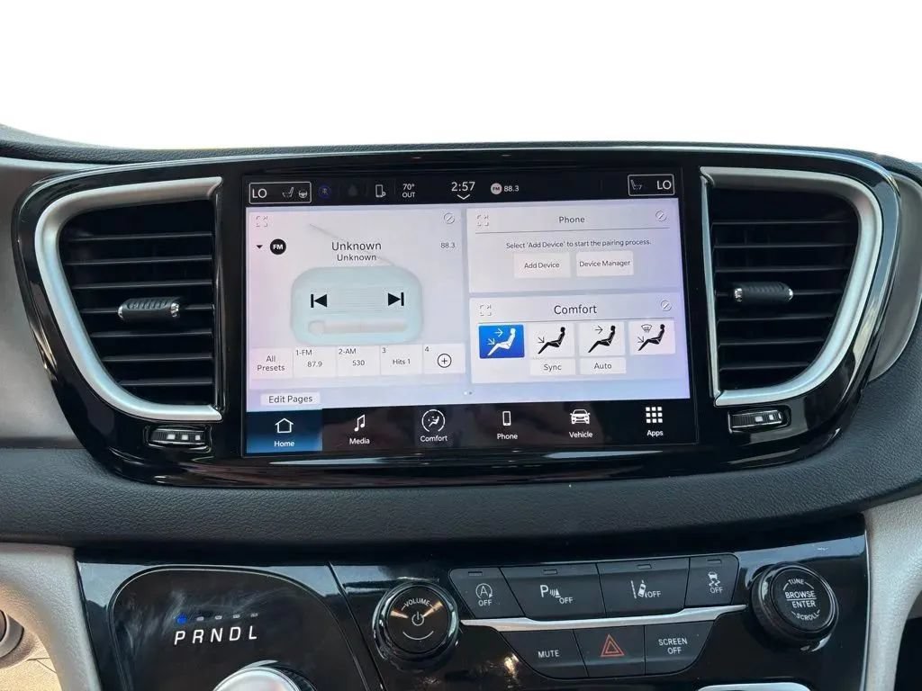 Used 2024 Chrysler Pacifica Touring-L FWD image 14