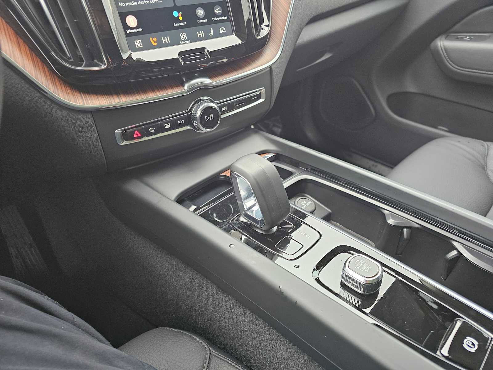 Certified 2024 Volvo XC60 T8 Plus w/ Protection Package Premier image 23