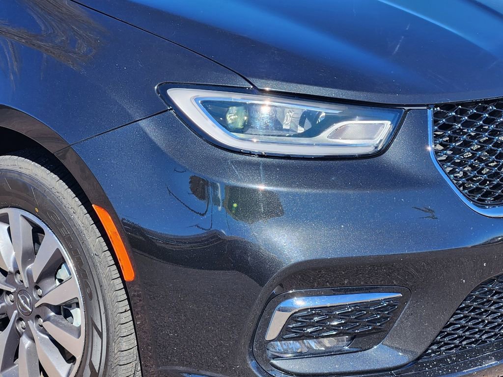 Used 2024 Chrysler Pacifica Select image 27