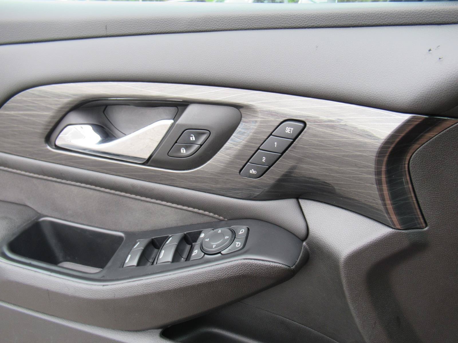 Used 2022 Chevrolet Traverse High Country FWD image 25