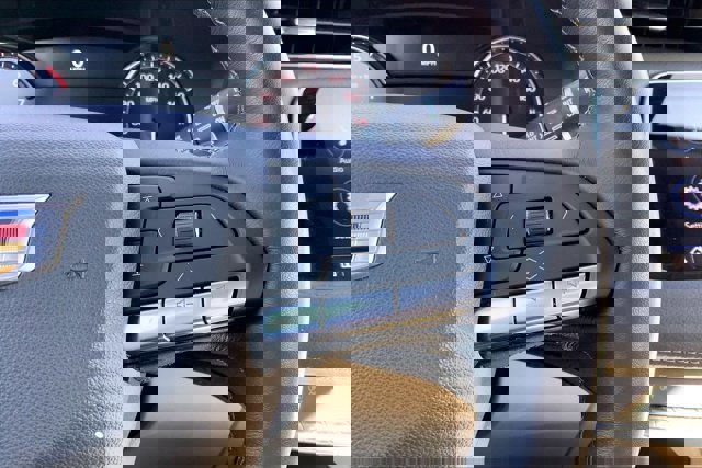 Used 2023 Cadillac XT4 Luxury w/ Cold Weather Package image 19