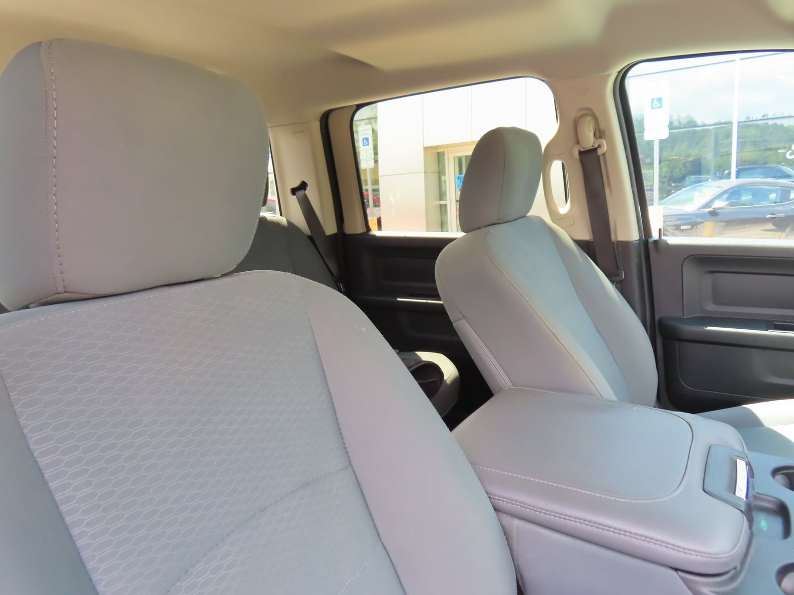 Used 2018 RAM 1500 Express AWD/4WD image 28