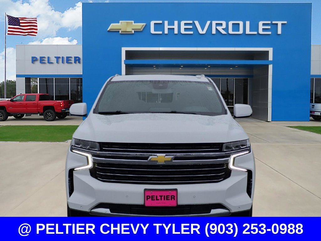 Used 2024 Chevrolet Suburban LT w/ Luxury Package RWD image 2