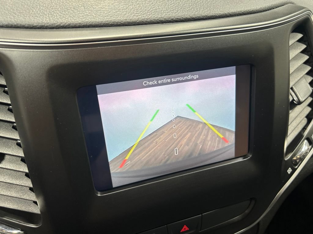 Certified 2019 Jeep Cherokee Latitude Plus w/ Cold Weather Group AWD/4WD image 14
