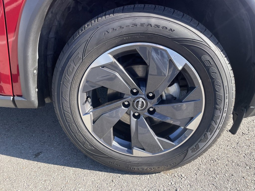 Used 2025 Nissan Rogue SV image 33