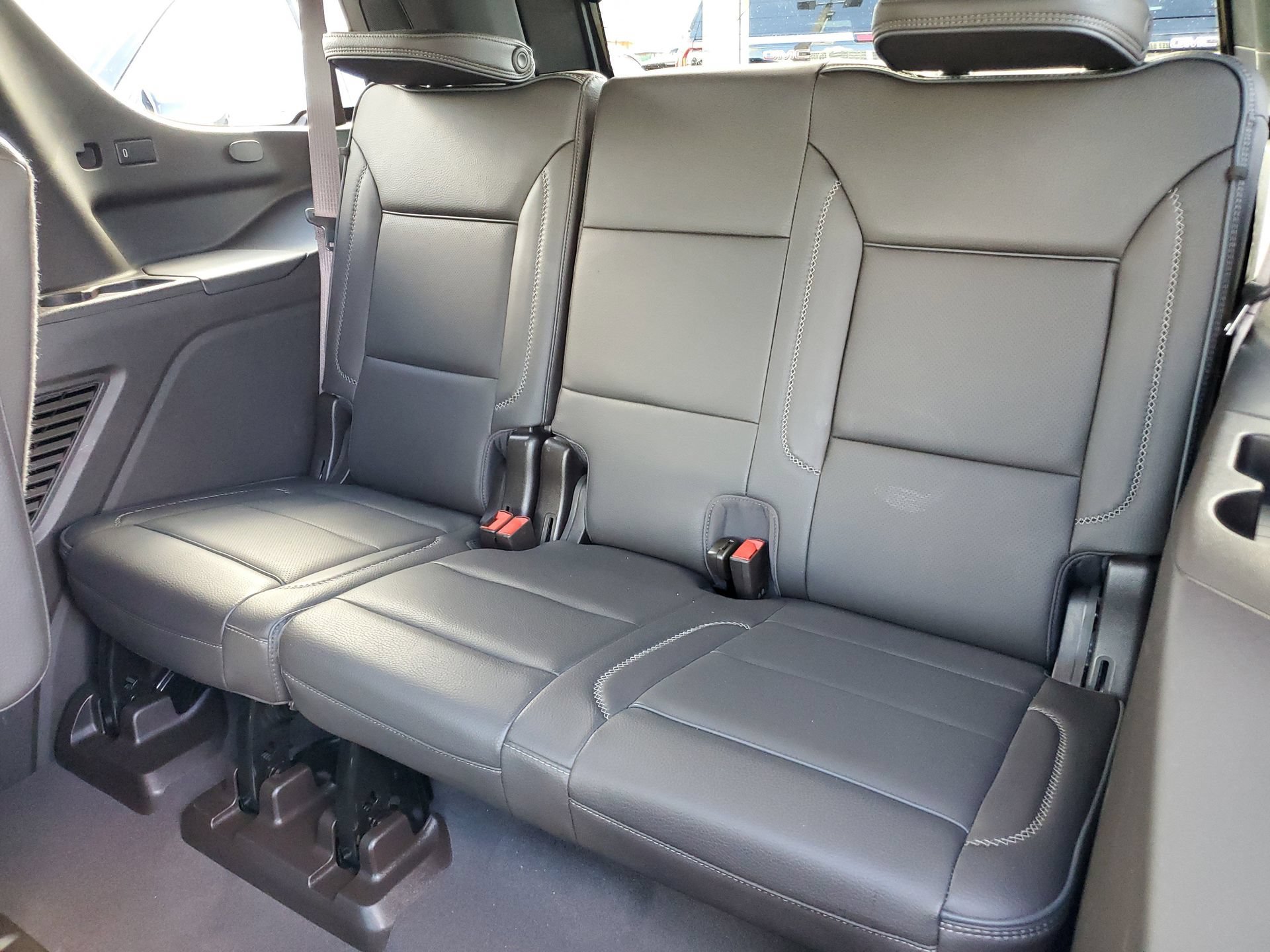 Used 2022 GMC Yukon Denali AWD/4WD image 16