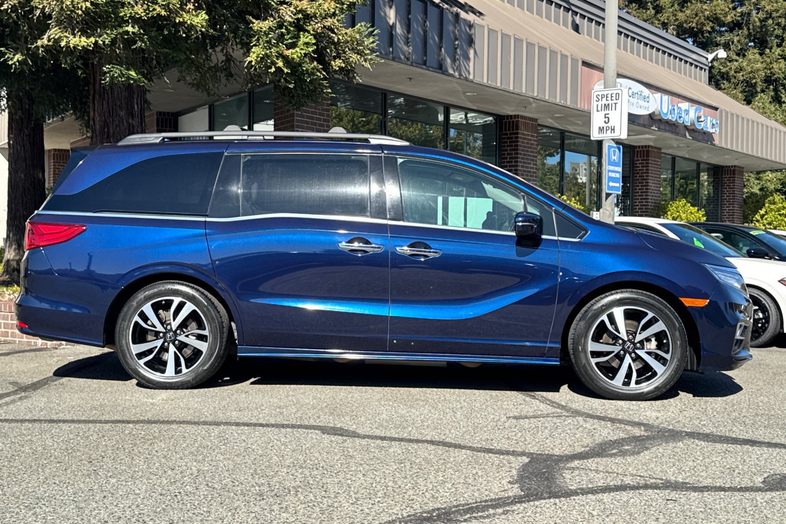 Used 2019 Honda Odyssey Elite image 3