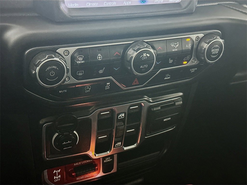 Used 2023 Jeep Gladiator Mojave w/ Cold Weather Group image 18