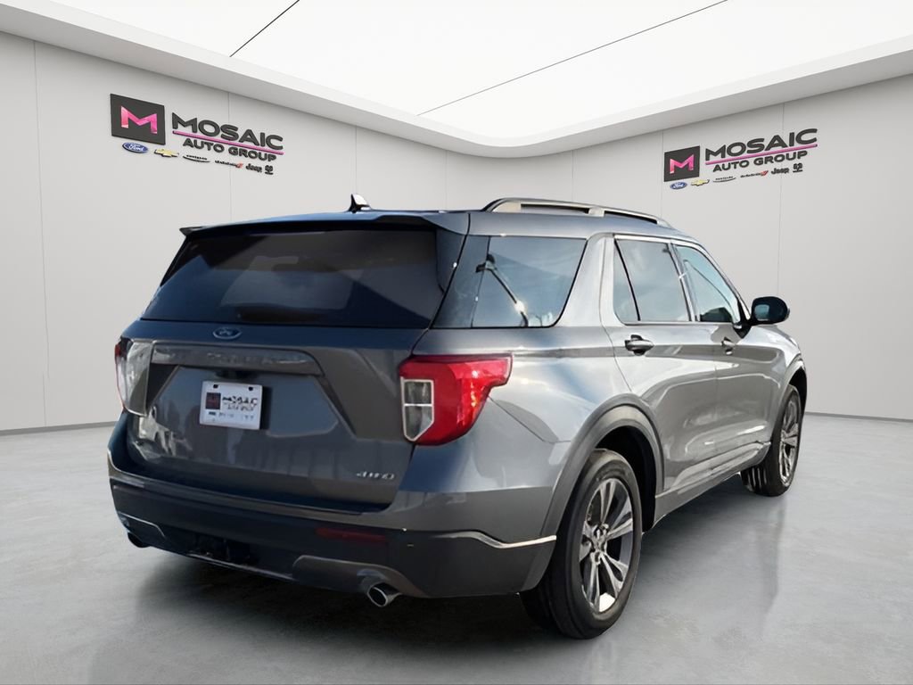 Used 2023 Ford Explorer XLT w/ Equipment Group 202A image 9