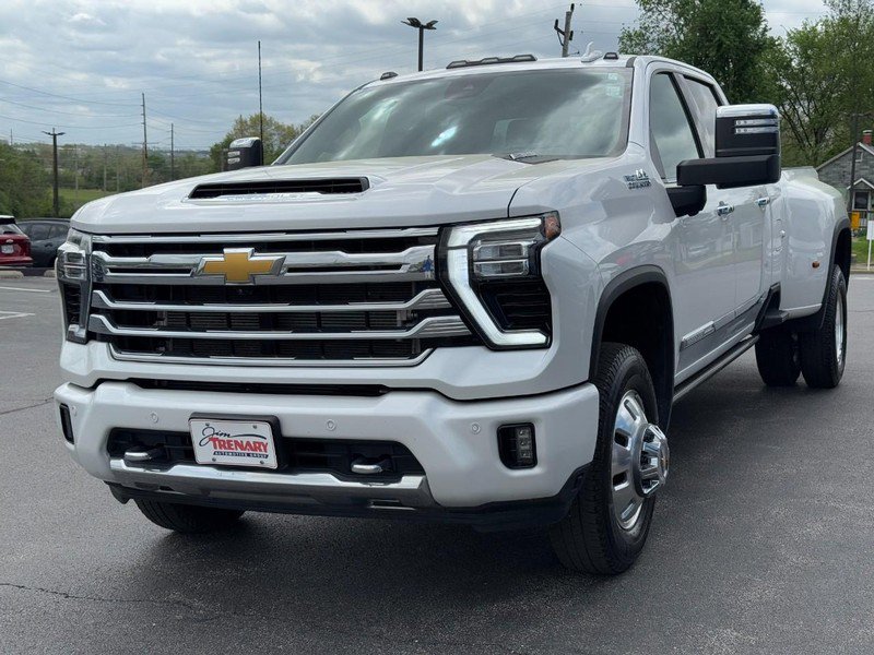 Used 2024 Chevrolet Silverado 3500 High Country w/ High Country Premium Package image 9