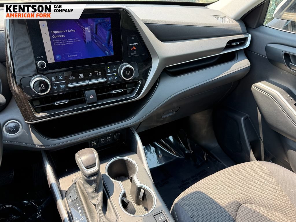 Used 2025 Toyota Highlander LE AWD/4WD image 20
